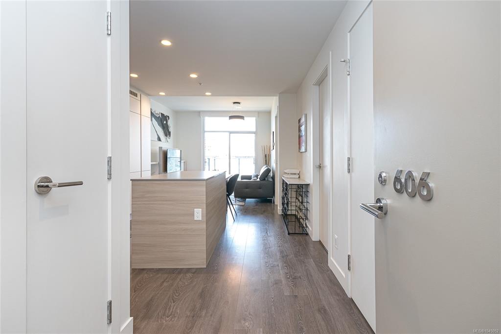 Fifth View of 60 Saghalie Rd, THE ENCORE @ 20 ACRE BAYVIEW PLACE, Victoria, BC, V9A 0H1