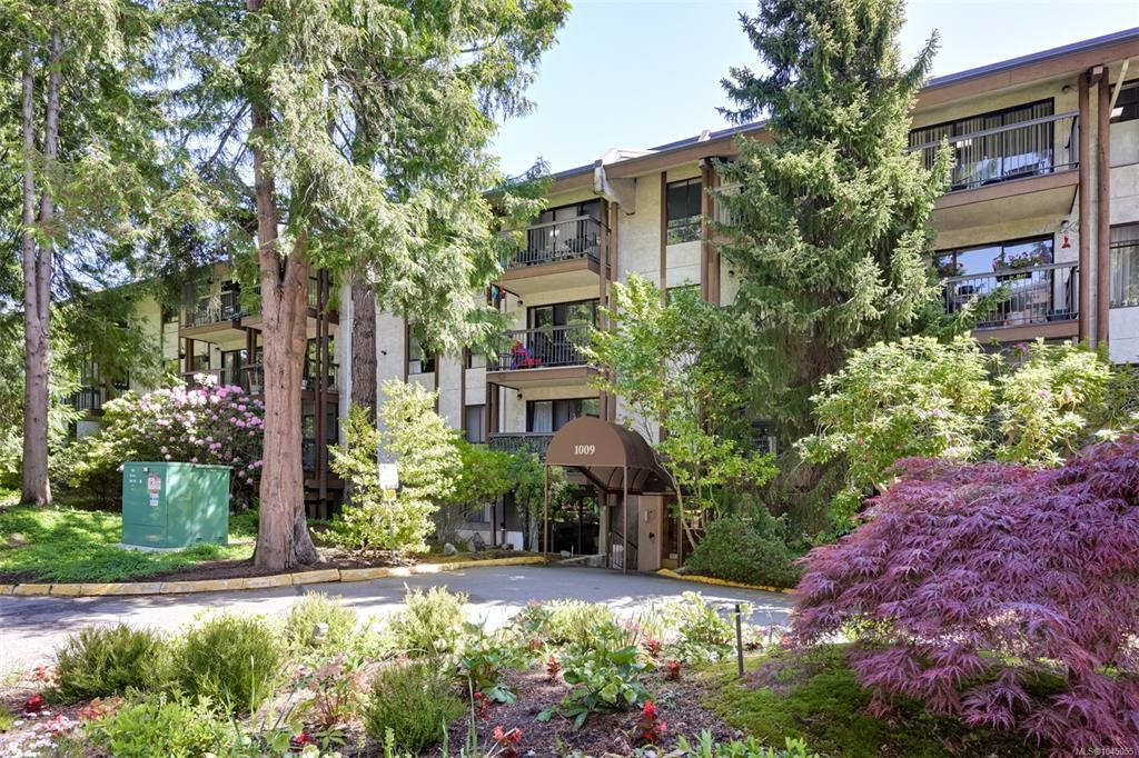 Second View of 1009 Mckenzie Ave, Saanich, BC, V8X 4B1