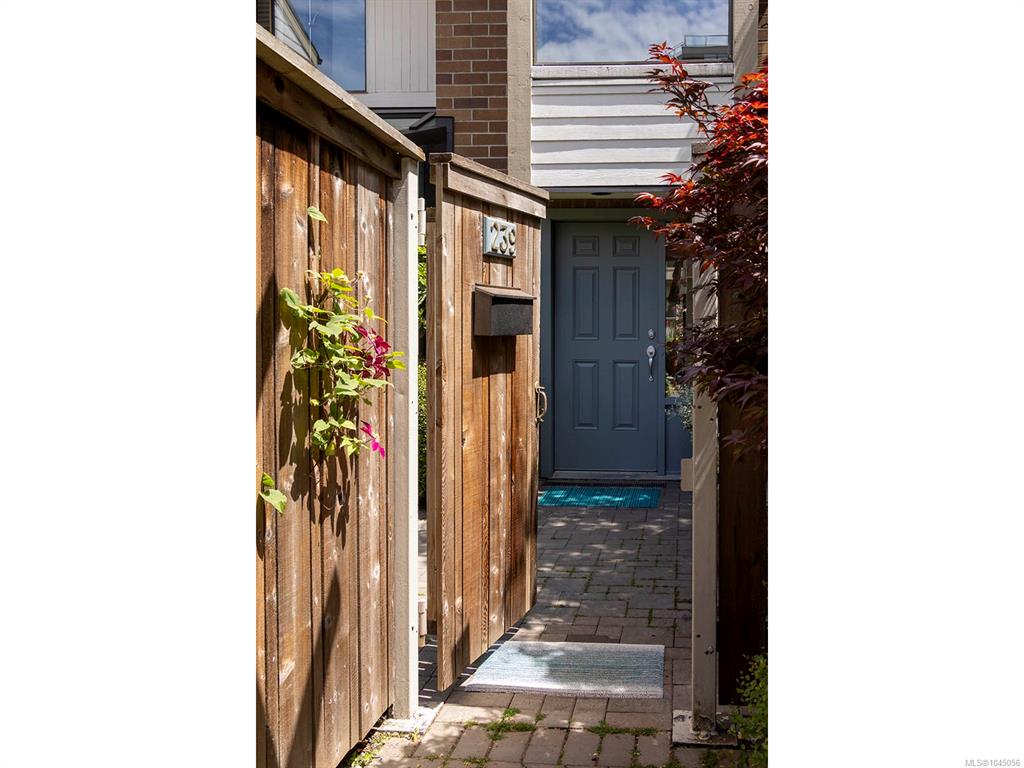 Third View of 239 Belleville St, Laurel Point, Victoria, BC, V8V 1X1