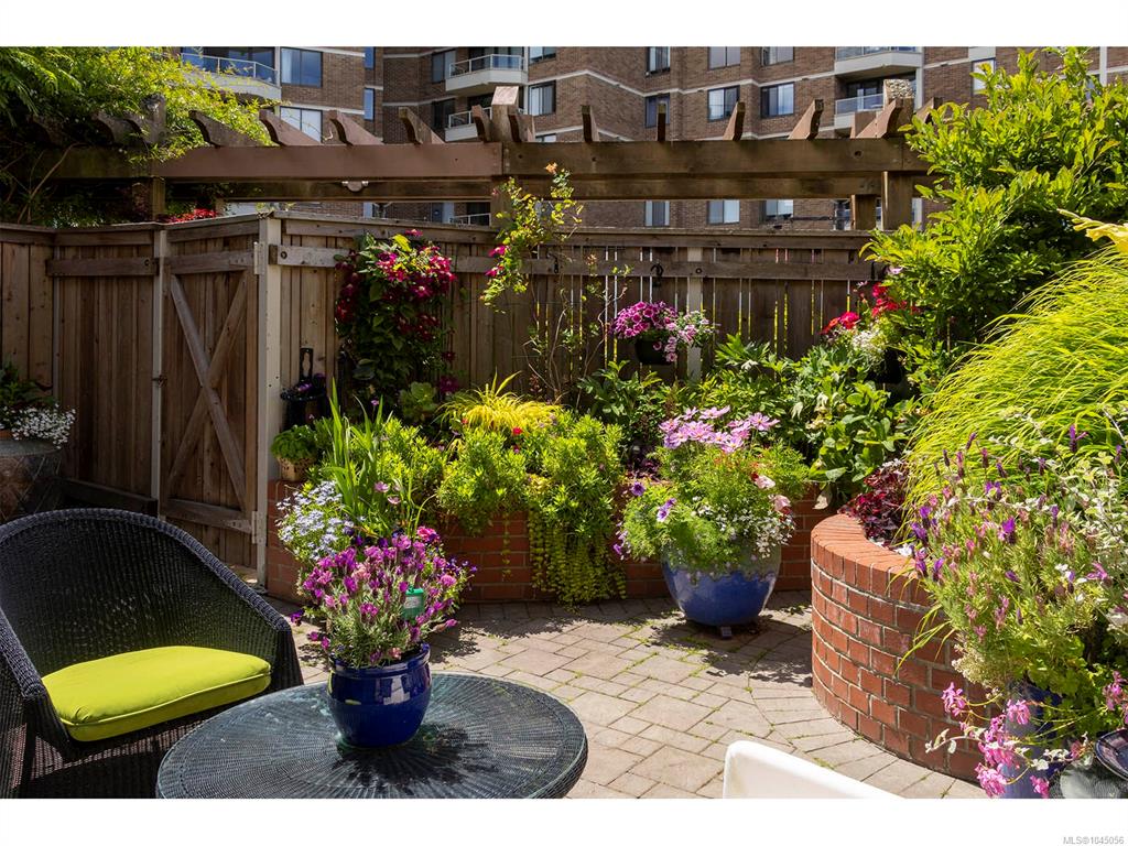 Fourth View of 239 Belleville St, Laurel Point, Victoria, BC, V8V 1X1