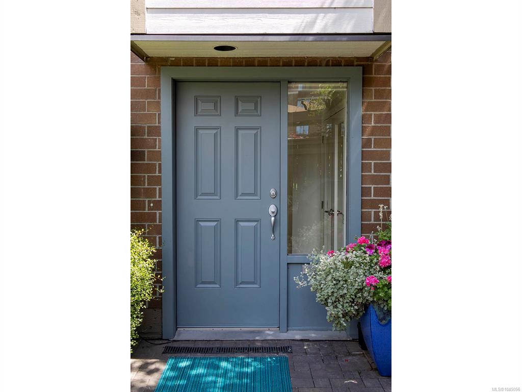 Fifth View of 239 Belleville St, Laurel Point, Victoria, BC, V8V 1X1
