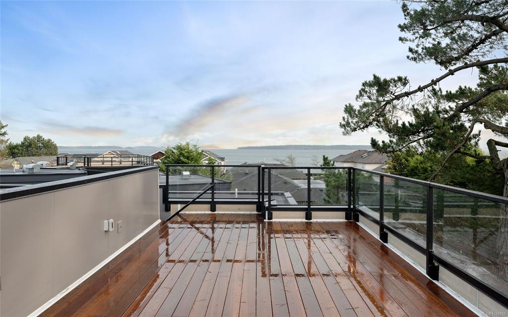 Fifth View of 2293 Adela Pl, Sidney, BC, V8L 1R2