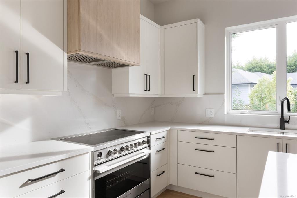 Fifth View of 2295 Adela Pl, Sidney, BC, V8L 1R2
