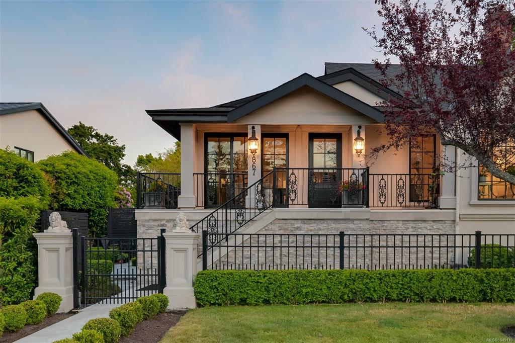 867 Victoria Ave, 1045110, BC,