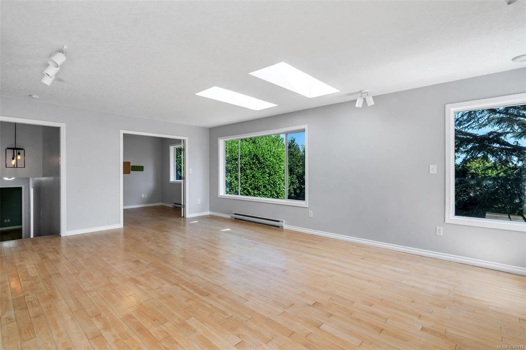 Fourth View of 4833 Maplegrove St, Saanich, BC, V8Y 3B9