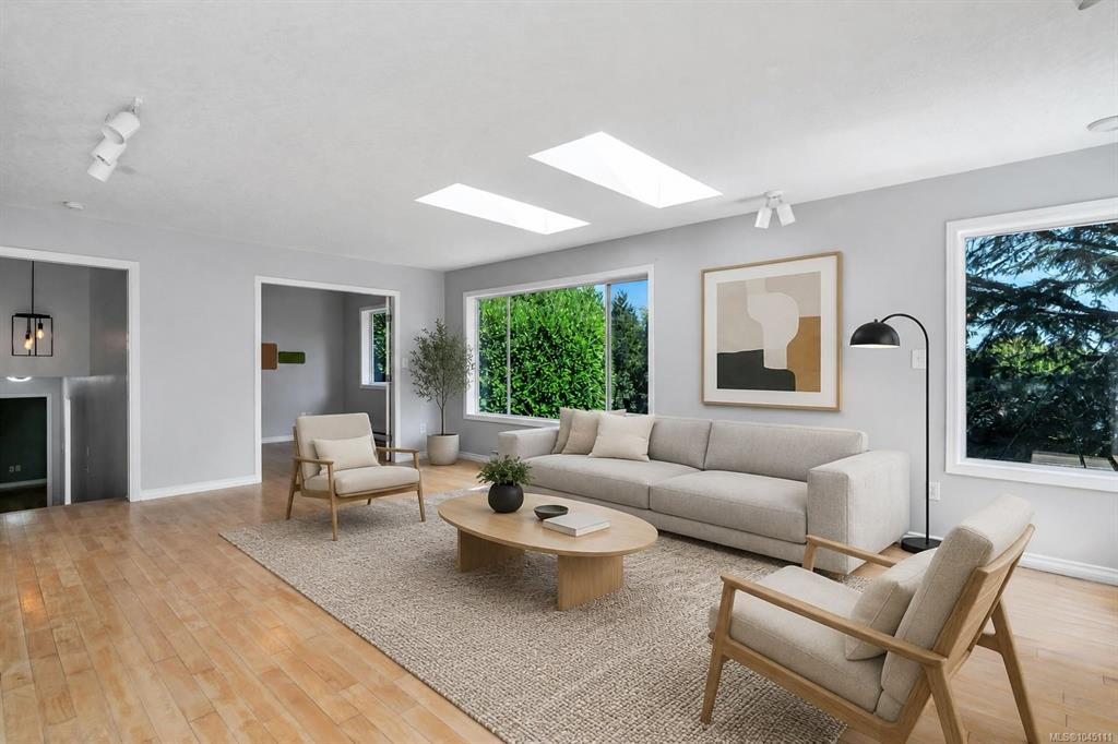 Fifth View of 4833 Maplegrove St, Saanich, BC, V8Y 3B9