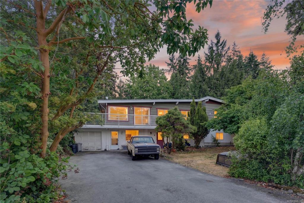 243 Maliview Dr, 1045123, BC,