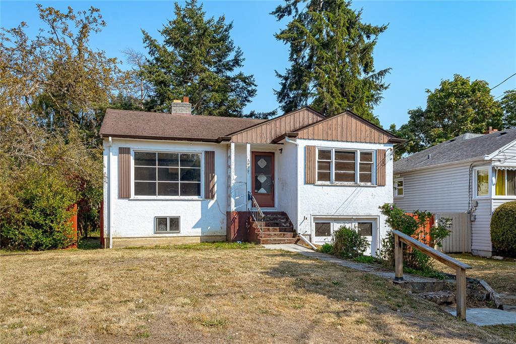 Second View of 3033 Carroll St, Victoria, BC, V9A 1R5