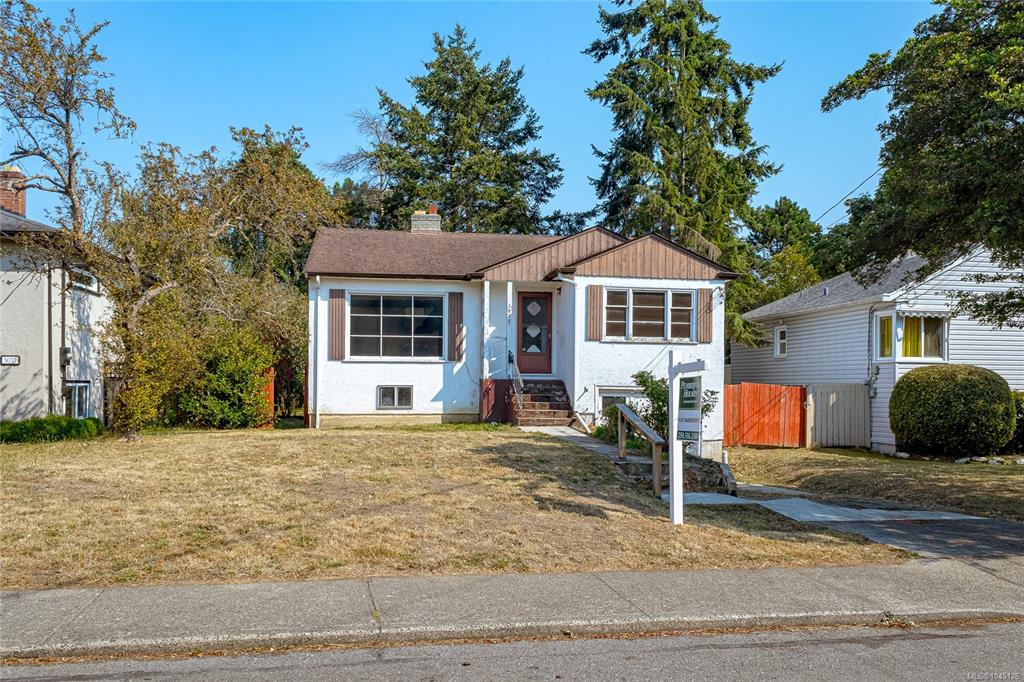 Third View of 3033 Carroll St, Victoria, BC, V9A 1R5