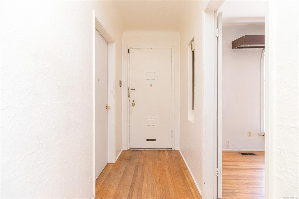 Fifth View of 3033 Carroll St, Victoria, BC, V9A 1R5