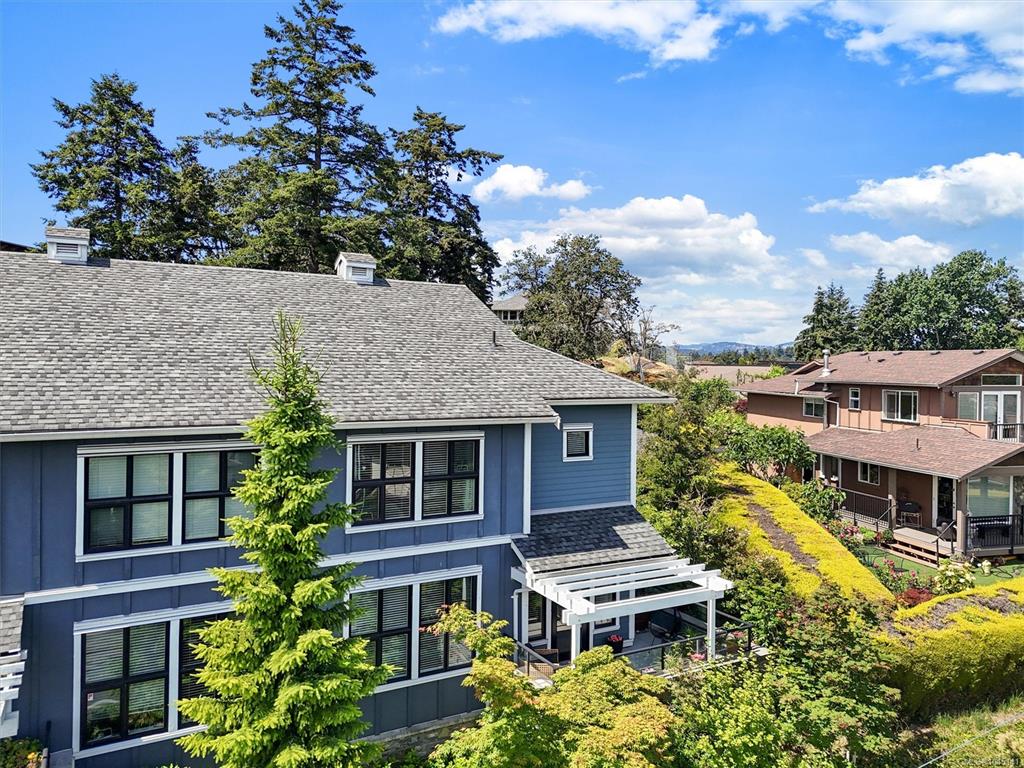 Third View of 3916 Carey Rd, Woodland Heights, Saanich, BC, V8Z 4E2