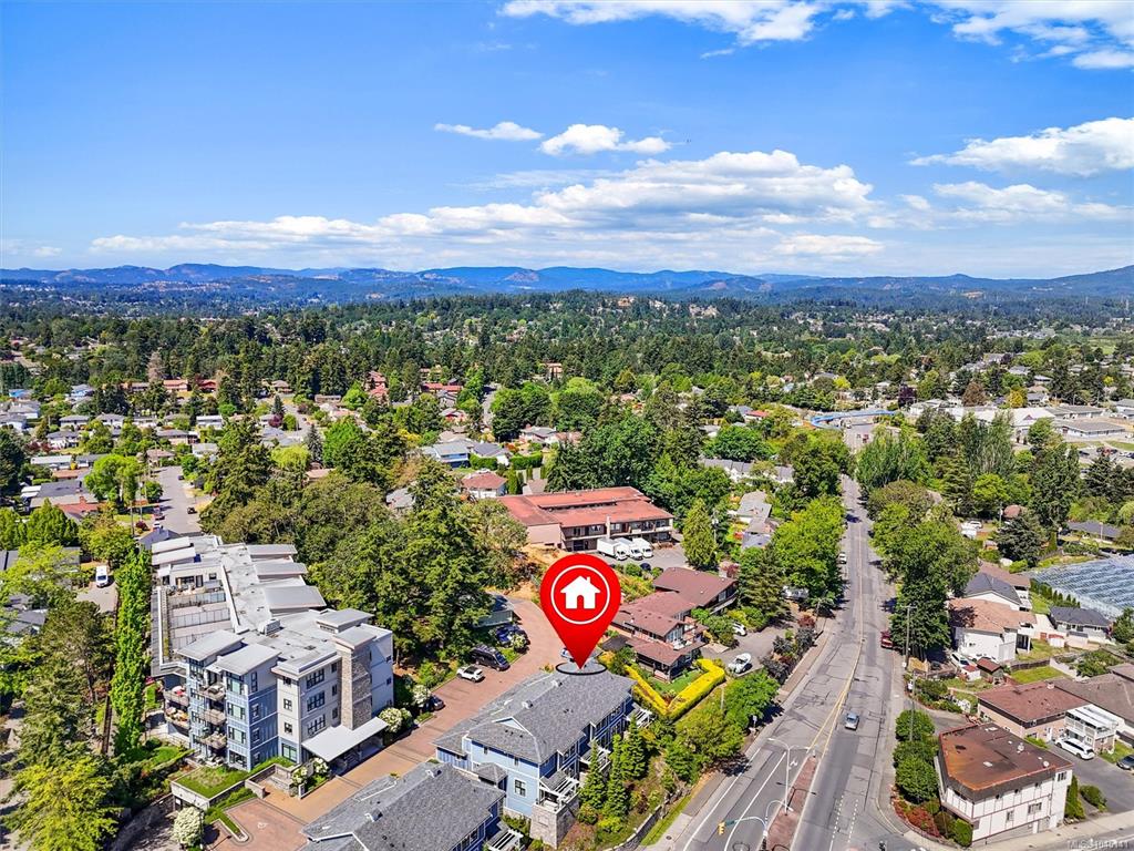 Fifth View of 3916 Carey Rd, Woodland Heights, Saanich, BC, V8Z 4E2