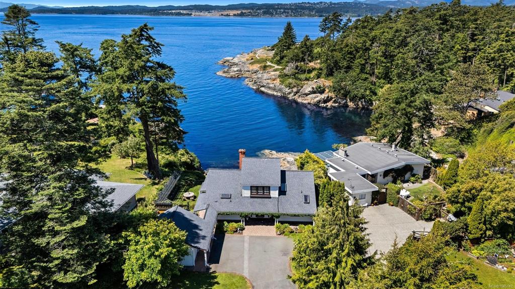 Third View of 330 Plaskett Pl, Esquimalt, BC, V9A 6G4