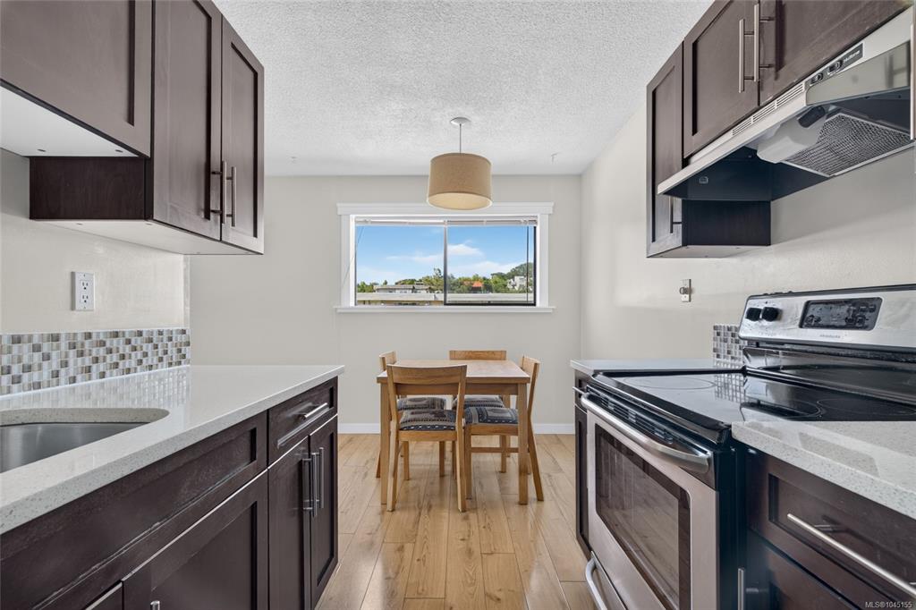 Third View of 3277 Glasgow Ave, Cragie Knowe, Saanich, BC, V8X 1M3