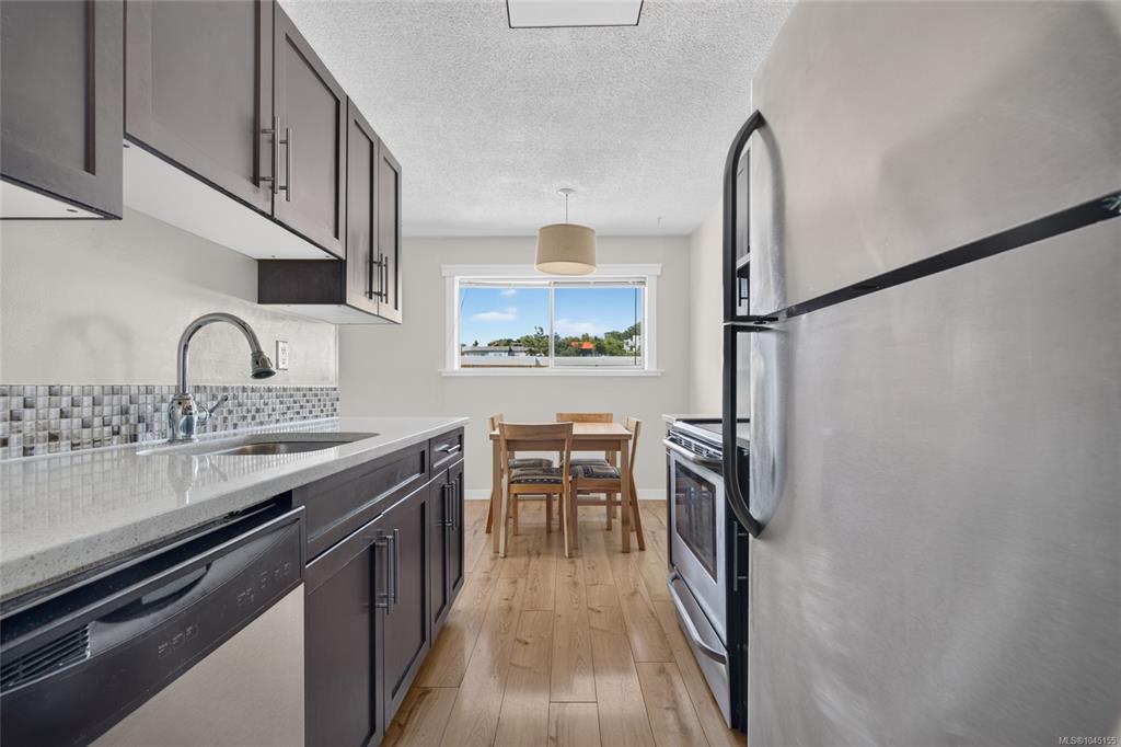 Fourth View of 3277 Glasgow Ave, Cragie Knowe, Saanich, BC, V8X 1M3