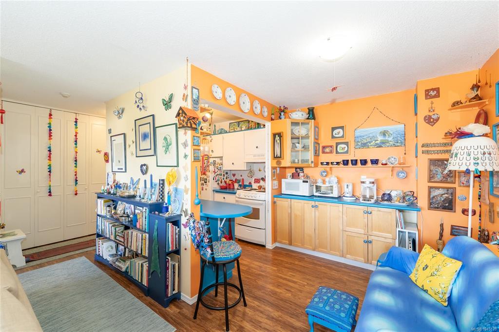 Third View of 964 Heywood St, Villa Royale, Victoria, BC, V8V 2Y5