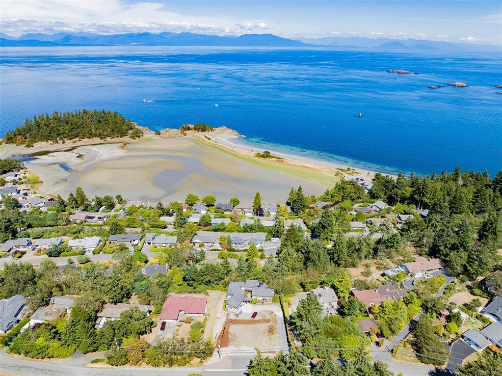 Third View of 3588 Oakridge Dr, Nanaimo, BC, V9T 1M4