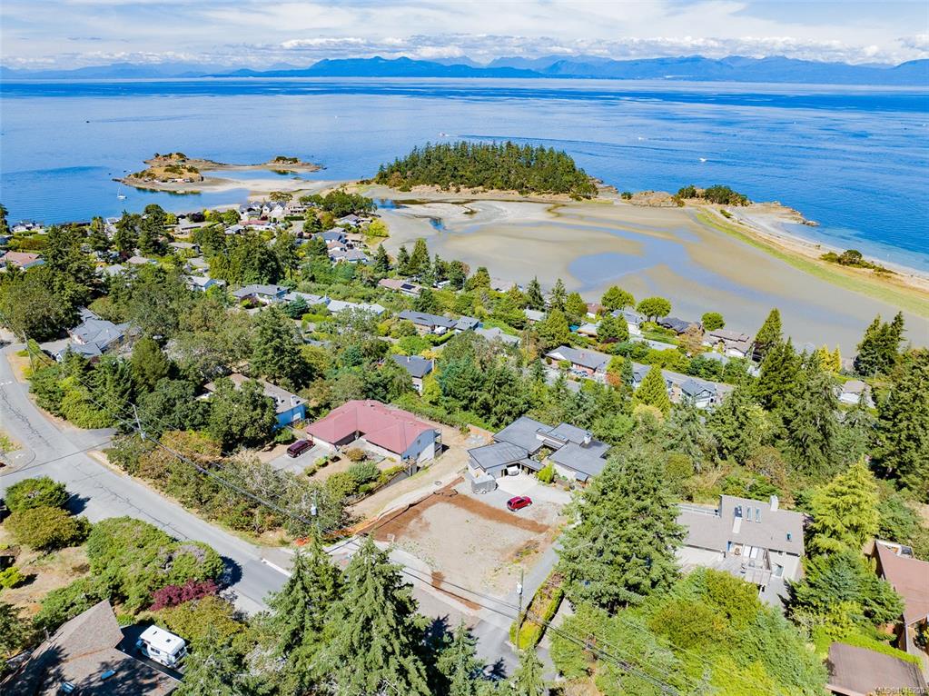 Third View of 3592 Oakridge Dr, Nanaimo, BC, V9T 1M4