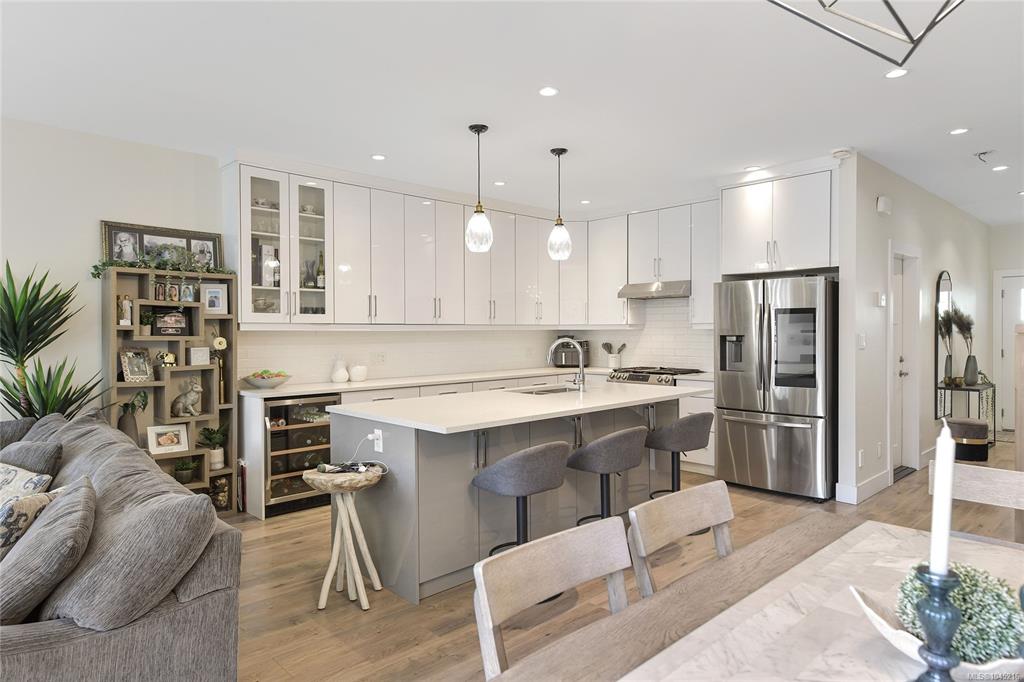 Fourth View of 4487 Wilkinson Rd, Evergreen 7, Saanich, BC, V8Z 5C2