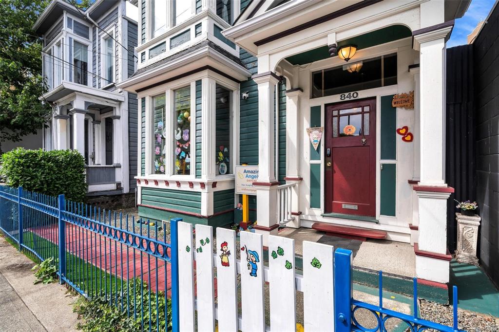 Fourth View of 840 Cormorant St, Victoria, BC, V8W 1R1