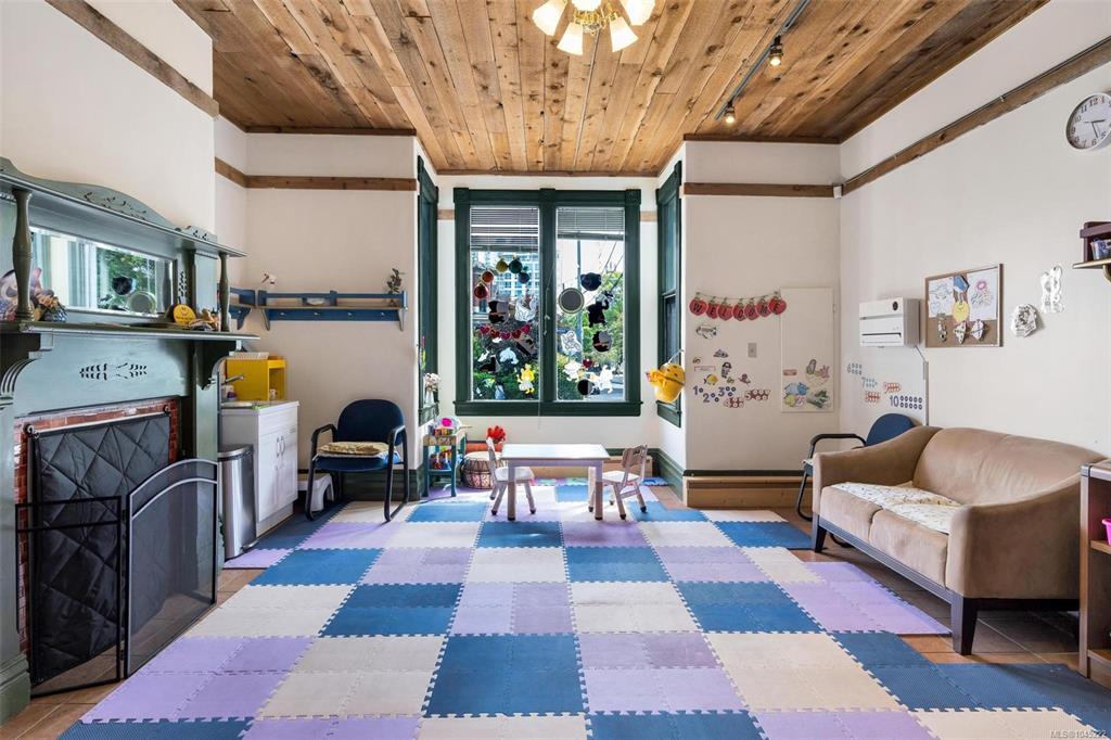 Fifth View of 840 Cormorant St, Victoria, BC, V8W 1R1