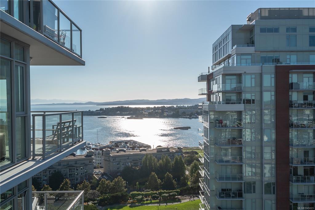 83 Saghalie Rd, 1045223, BC,