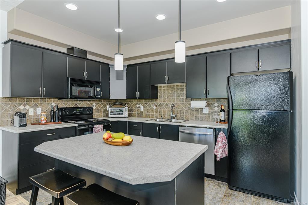 Third View of 3915 Carey Rd, Saanich, BC, V8Z 1Z6