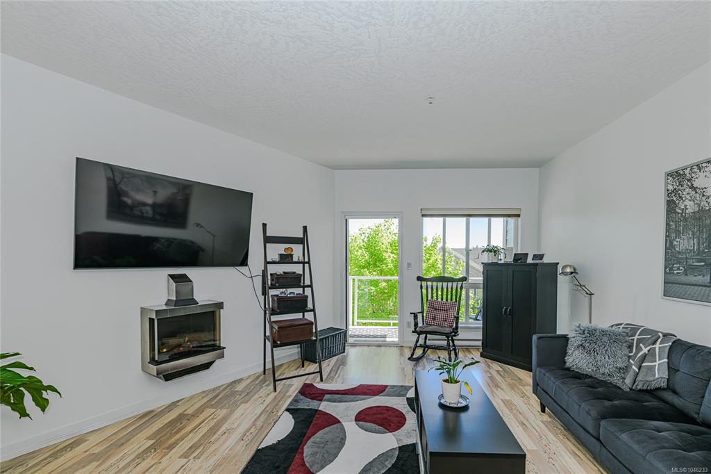 Fourth View of 3915 Carey Rd, Saanich, BC, V8Z 1Z6