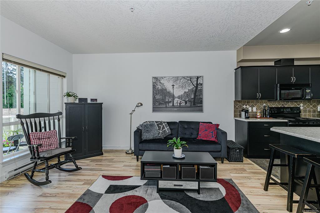 Fifth View of 3915 Carey Rd, Saanich, BC, V8Z 1Z6