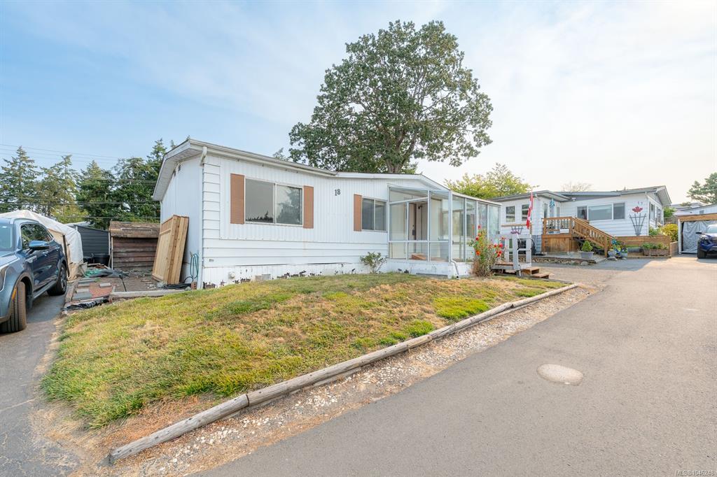 Third View of 158 Cooper Rd, View Royal, BC, V9A 7B3