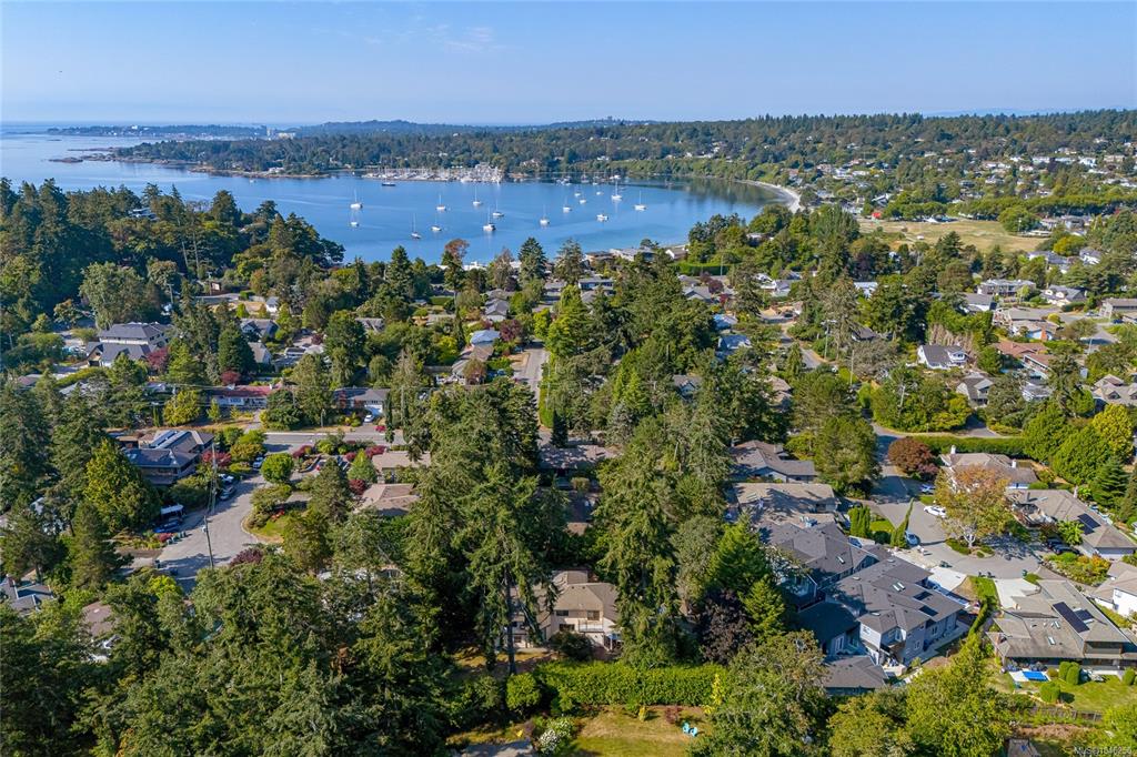 Third View of 2680 Arbutus Rd, Saanich, BC, V8N 1W6