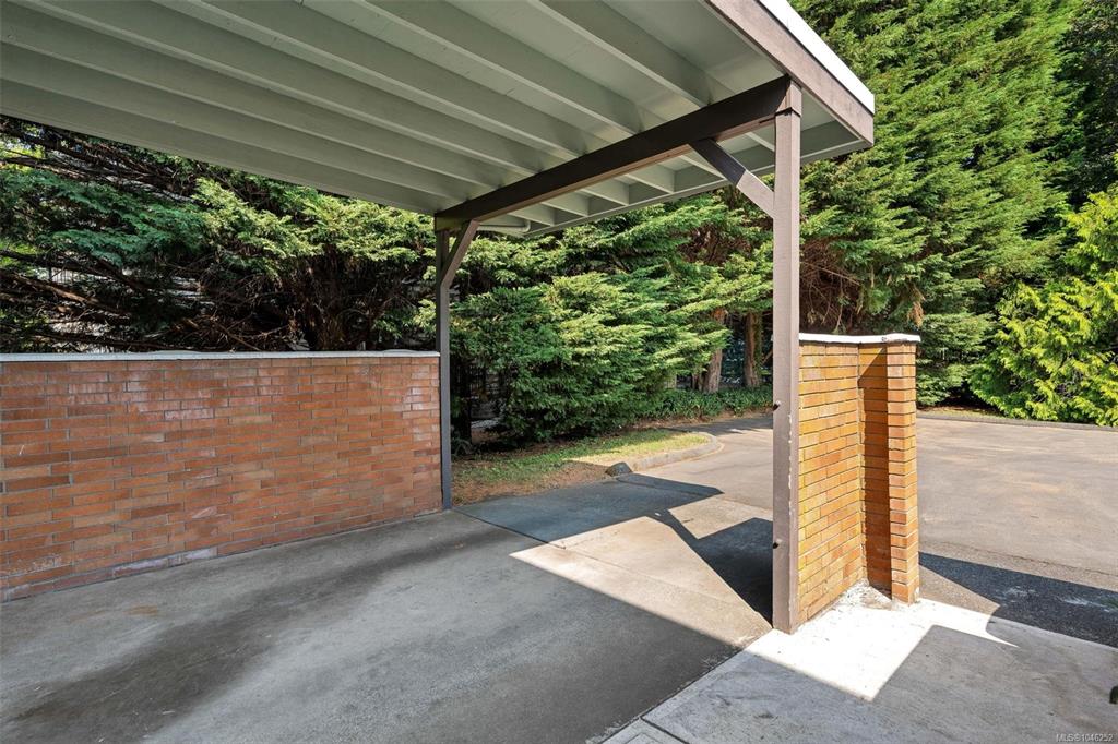 Fourth View of 1701 Mckenzie Ave, Saanich, BC, V8N 1A6