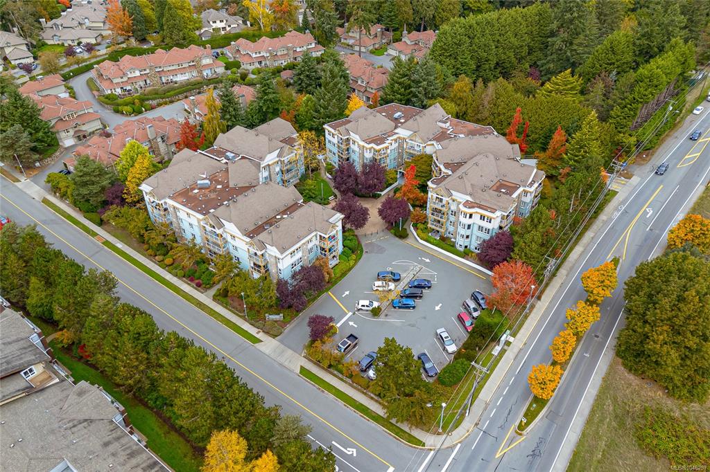 Fourth View of 490 Marsett Pl, Saanich, BC, V8Z 7J1