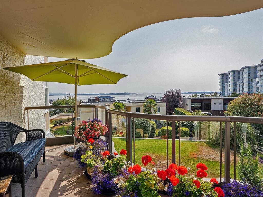 Third View of 9851 Second St, Port Sidney, Sidney, BC, V8L 3C7