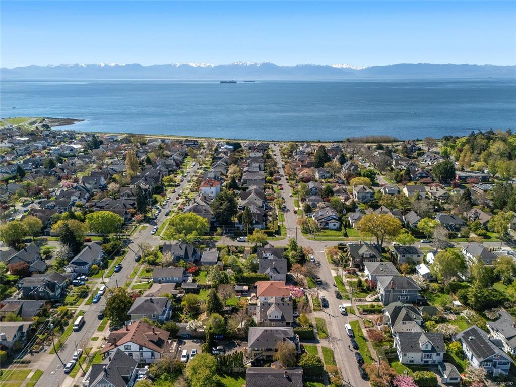 Fourth View of 123 Cambridge St, Victoria, BC, V8V 4B1