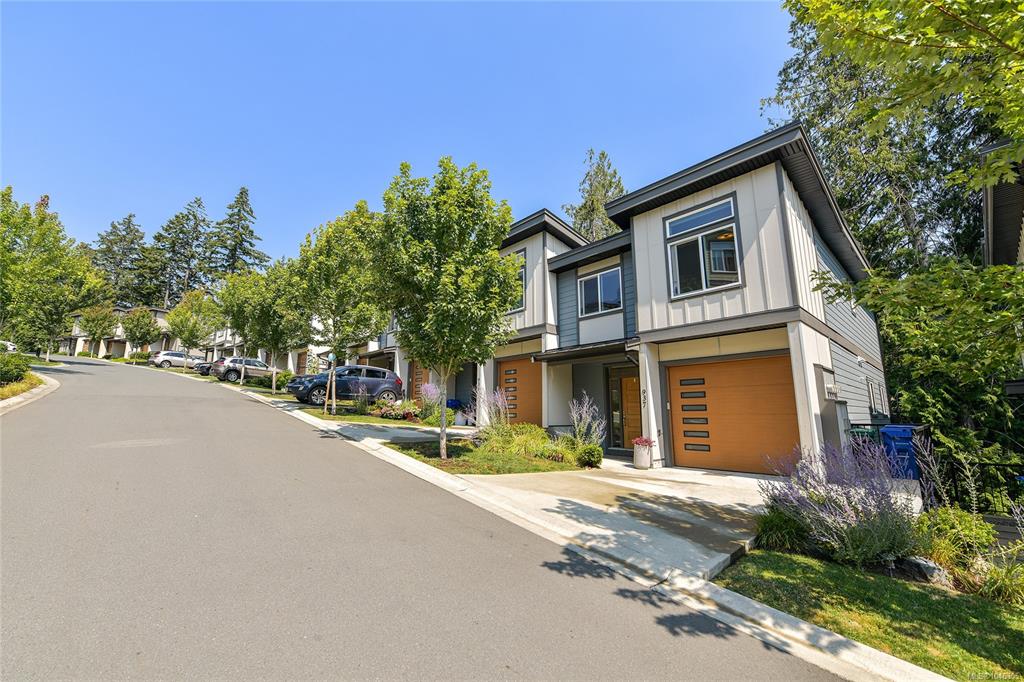 937 Echo Valley Pl, 1046305, BC,