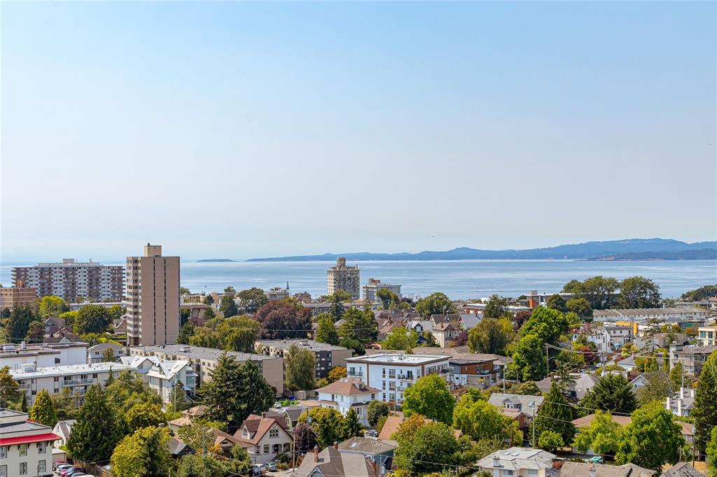 Fourth View of 647 Michigan St, Orchard House, Victoria, BC, V8V 1S9
