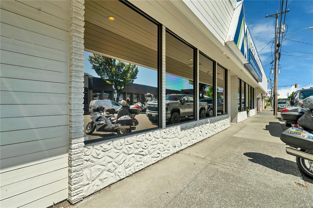 Second View of 590 11 Th Ave, Campbell River, BC, V9W 4G4