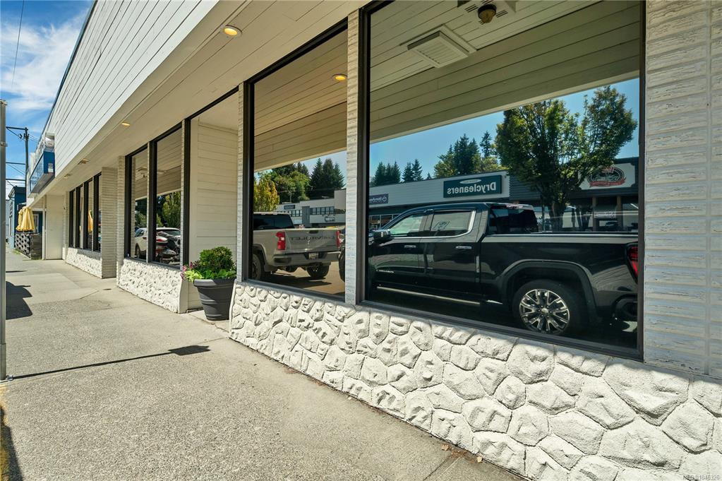 Third View of 590 11 Th Ave, Campbell River, BC, V9W 4G4