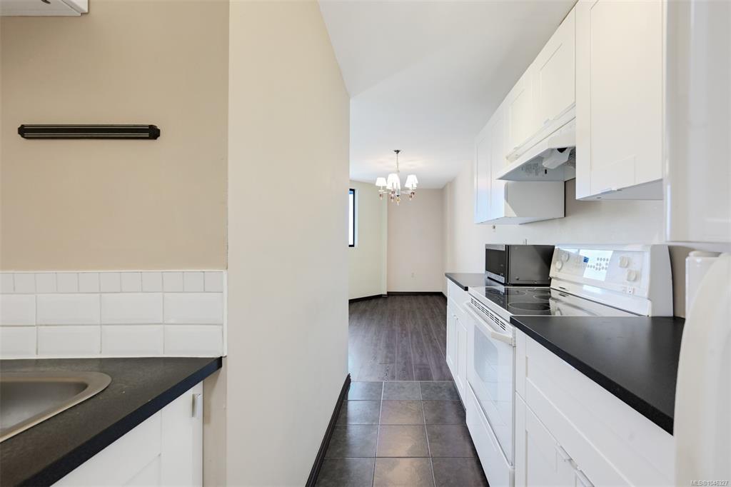 Third View of 1745 Leighton Rd, Harrington House, Victoria, BC, V8R 6R6