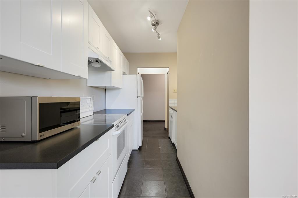 Fourth View of 1745 Leighton Rd, Harrington House, Victoria, BC, V8R 6R6