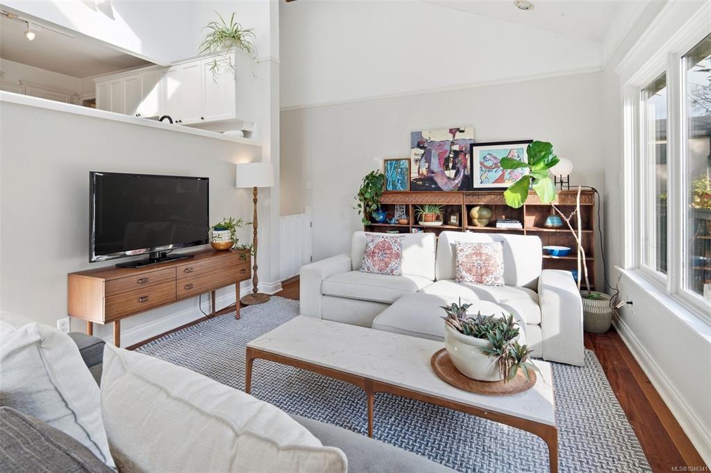 Fifth View of 2353 Windsor Rd, Oak Bay, BC, V8S 4Y8