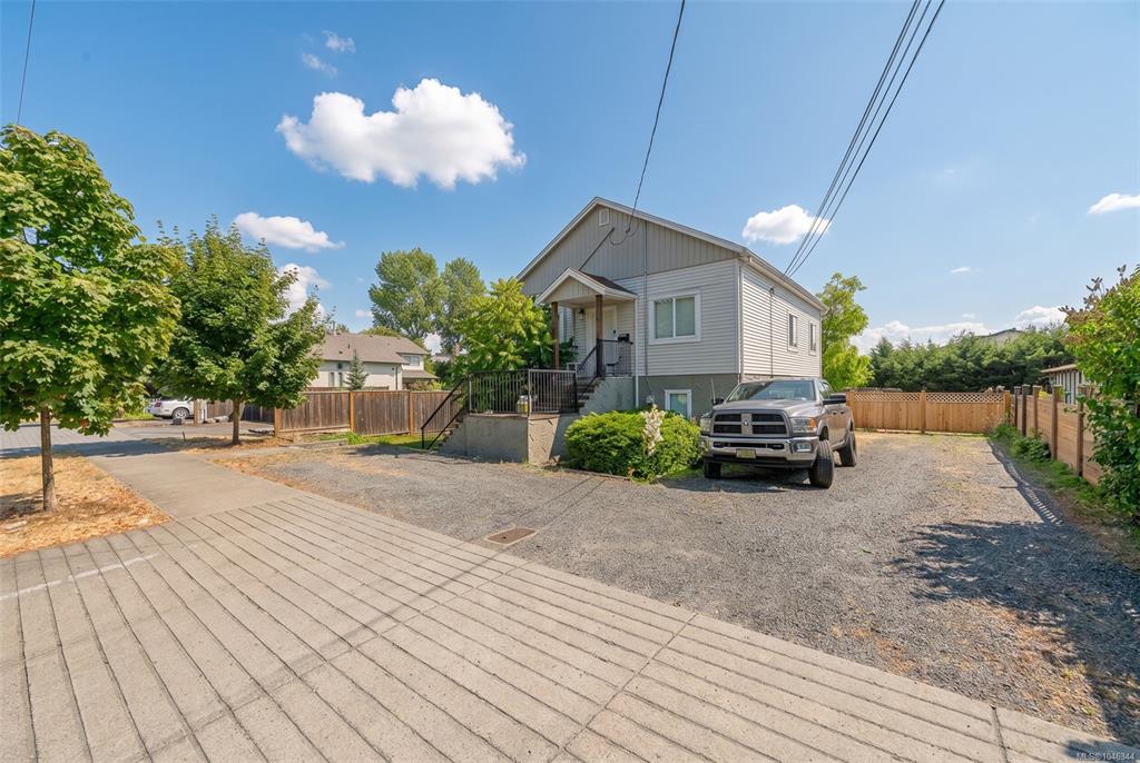 Third View of 121 Harewood Rd, Nanaimo, BC, V9R 2Y7