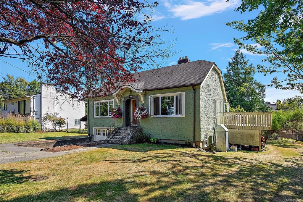 Third View of 81 Logan Ave, Saanich, BC, V9A 1H4