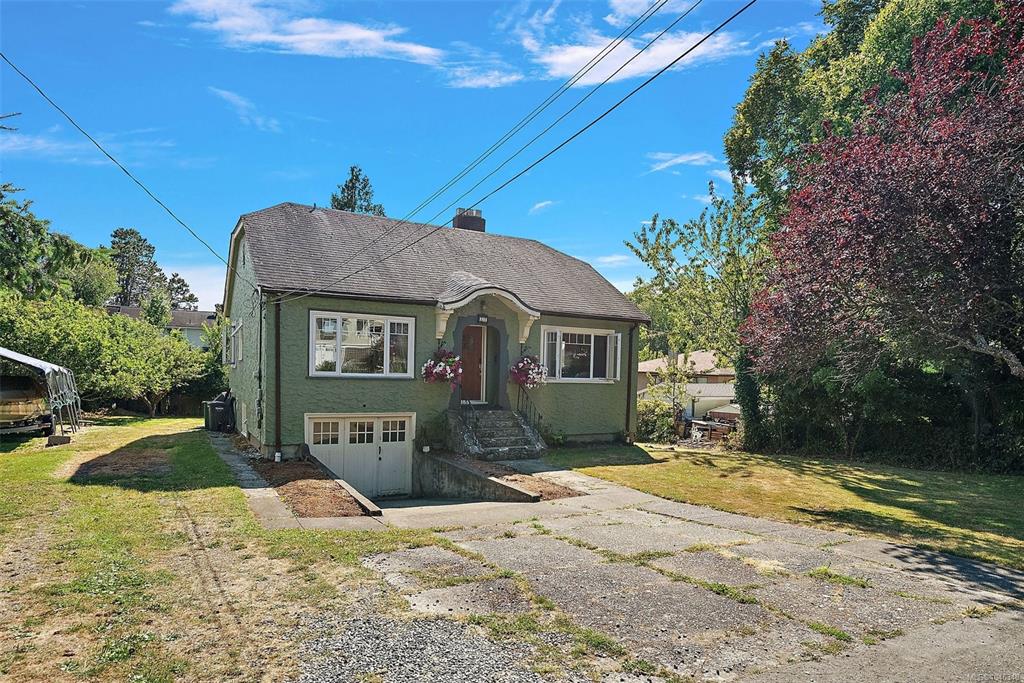 Fourth View of 81 Logan Ave, Saanich, BC, V9A 1H4