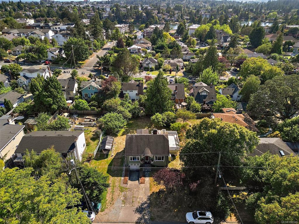 Fifth View of 81 Logan Ave, Saanich, BC, V9A 1H4