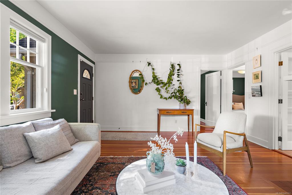 Fifth View of 237 Wildwood Ave, Victoria, BC, V8S 3W2