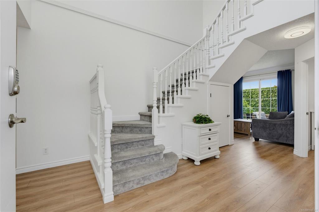 Fifth View of 2115 Amelia Ave, Sidney, BC, V8L 3Z8