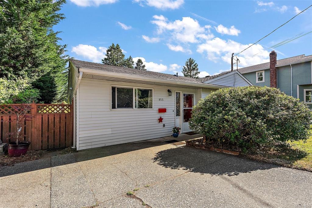 Fifth View of 855 Sevenoaks Rd, Saanich, BC, V8X 3V8