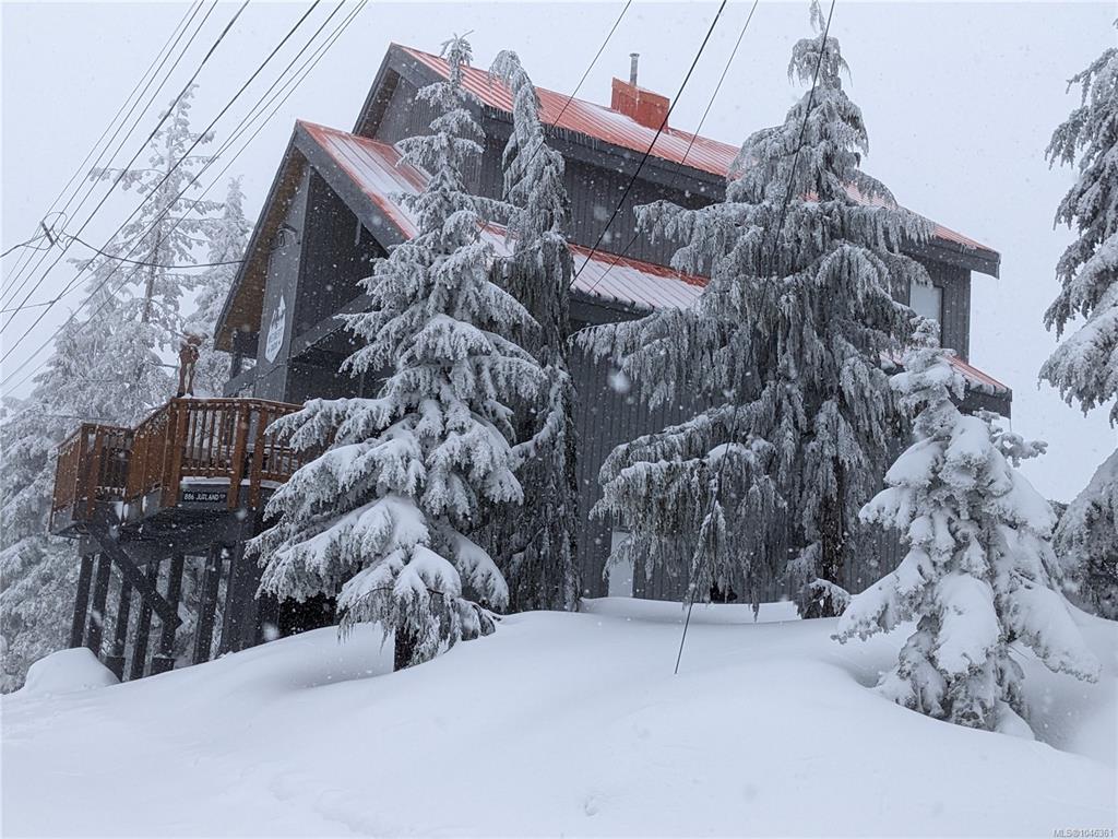 Second View of 886 Jutland Terr, Courtenay, BC, V9J 1L0